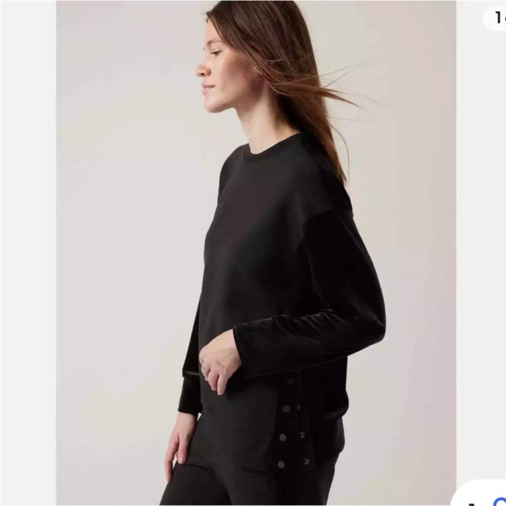 Athleta Retroplush Velvet Crewneck Sweatshirt Size Medium in Black. NWT